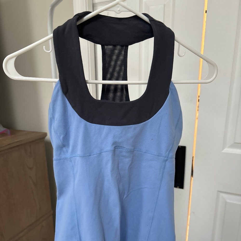 Lululemon workout top